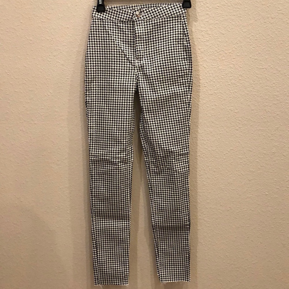 Black and white patterned pant
